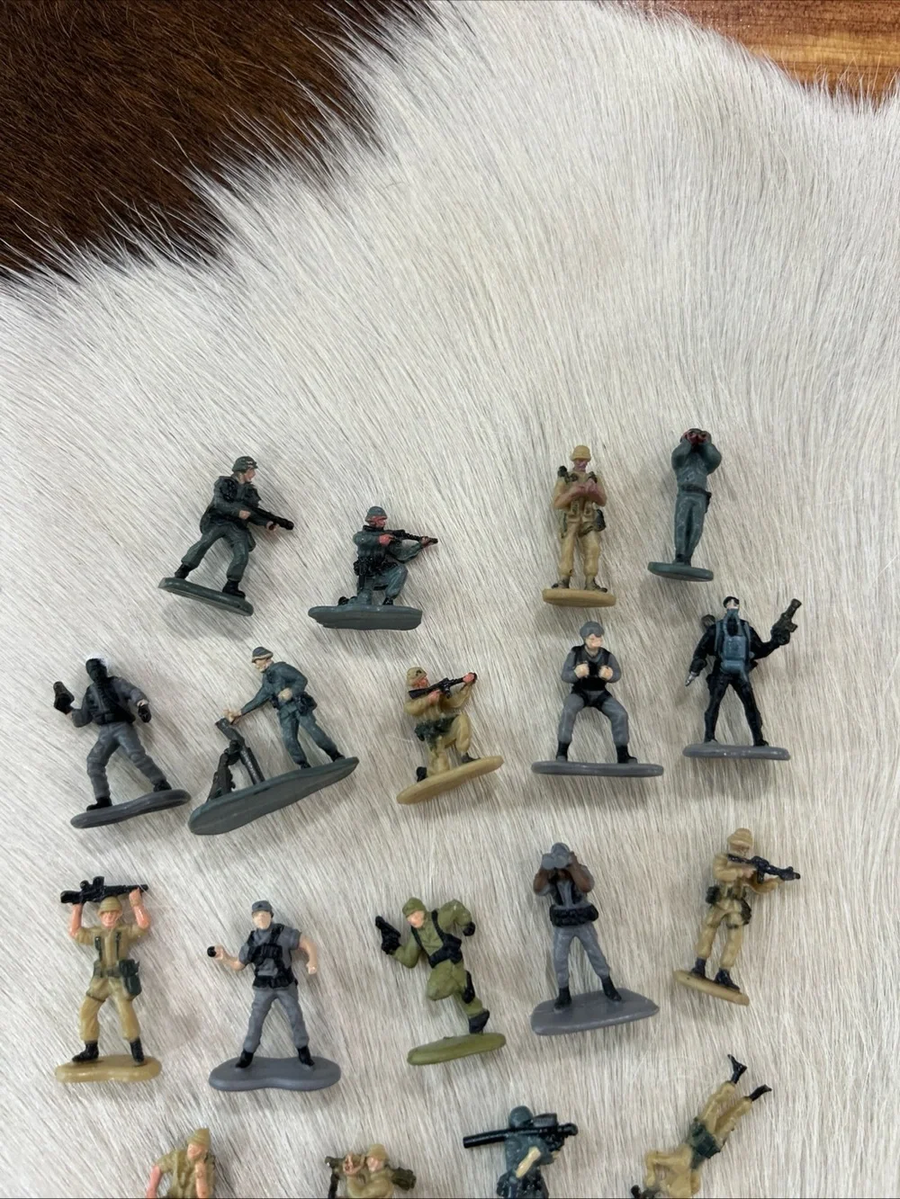 Micro Machines Military Army Men Soldiers Galoob Mixed Lot Of 25